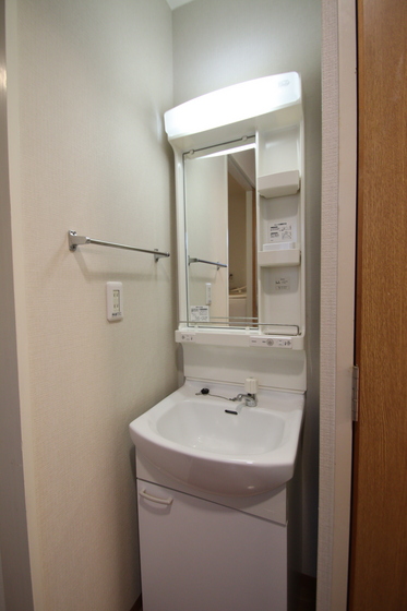 洗面設備　※他号室の写真です。