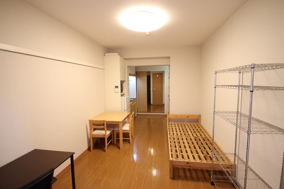 居室・リビング　※他号室の写真です。