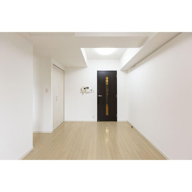 居室・リビング　■南西向き ■常時ゴミ出し可能 ■オートロック■防犯カメラ