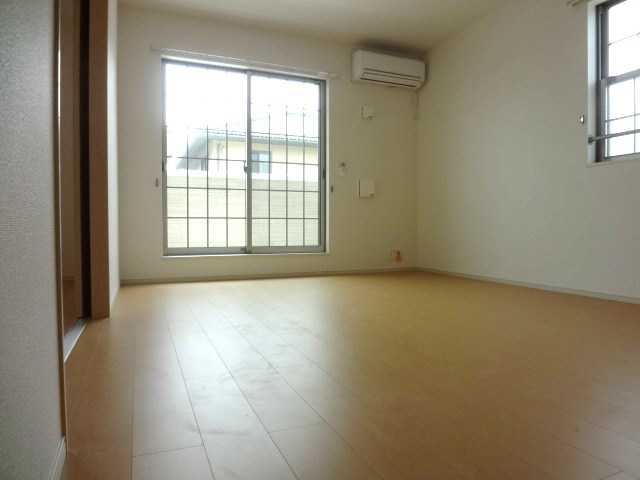 居室・リビング　リビング　日当たりも良好です