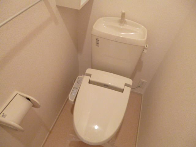 トイレ　暖房便座付きです