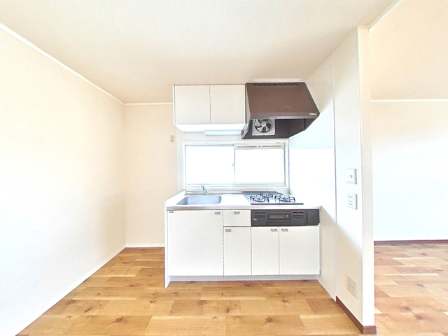 キッチン　３口ガスコンロ・グリル付きシステムキッチン新設しました！