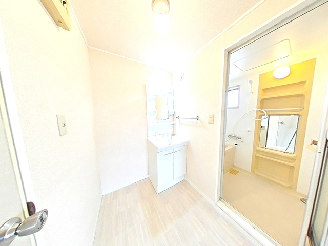 洗面設備　朝の支度もらくらくの洗髪洗面化粧台