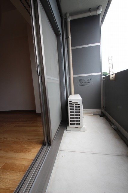 バルコニー　同物件別号室の写真です。