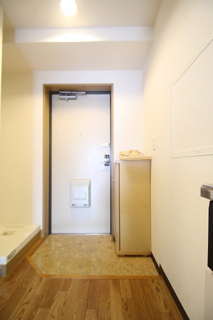 玄関　同物件別号室の写真です。