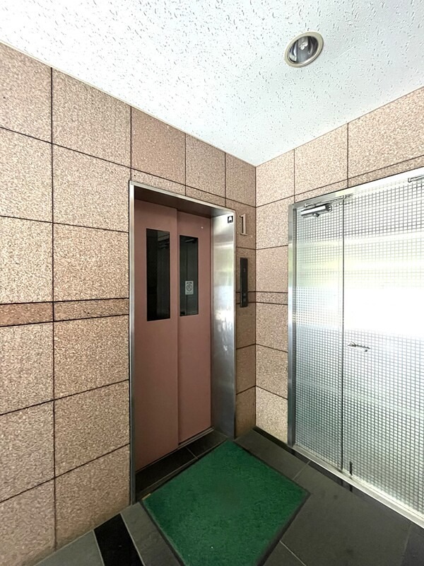 ロビー　エレベーター