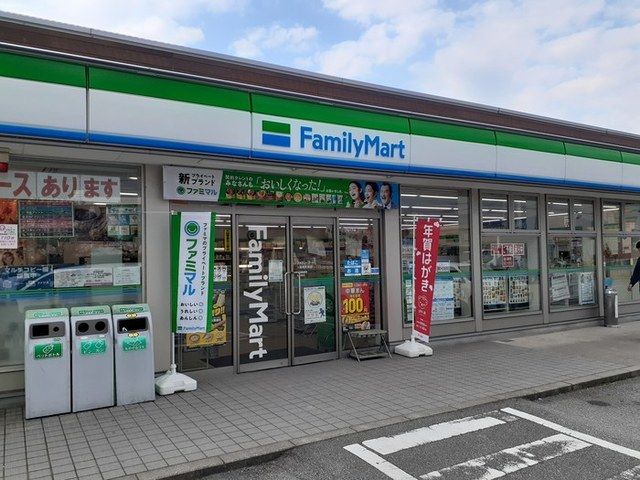 コンビニ　ファミリーマート入善高校前店（コンビニ）まで750m