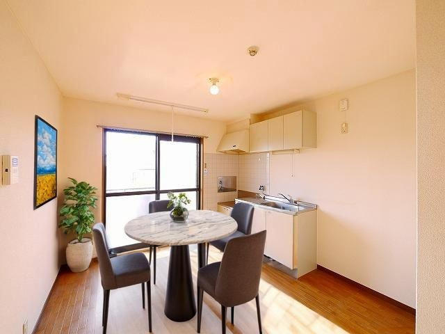 居室・リビング　CGで家具等を配置したもので家具等は含まれません