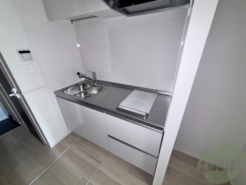 キッチン　キッチンは二口のＩＨコンロ付きでございます。