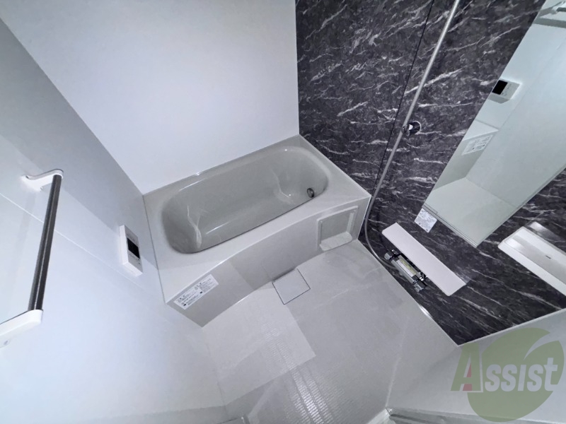 バス・シャワールーム　バスルームは追い焚き機能があり、嬉しいですね。