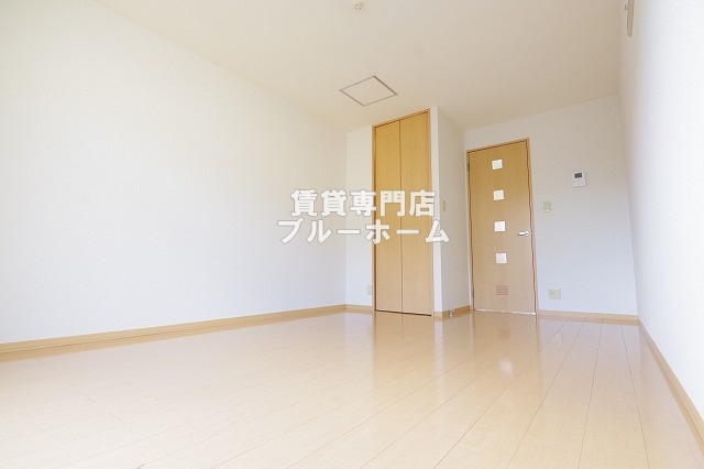 居室・リビング　8.5帖の明るい洋室！