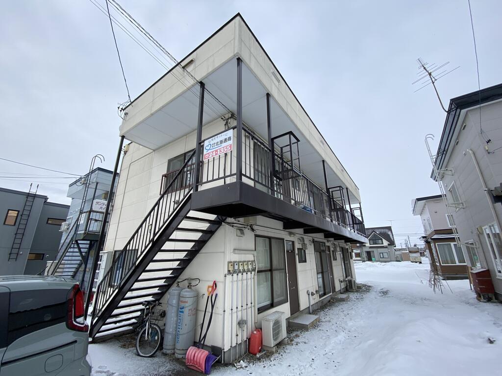 旭川市永山五条のアパートの建物外観