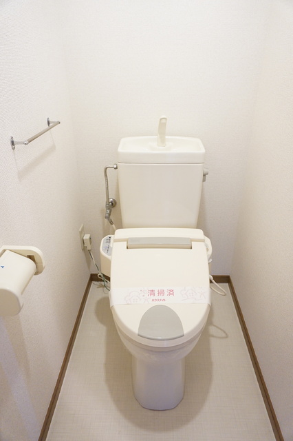 トイレ　温水洗浄便座
