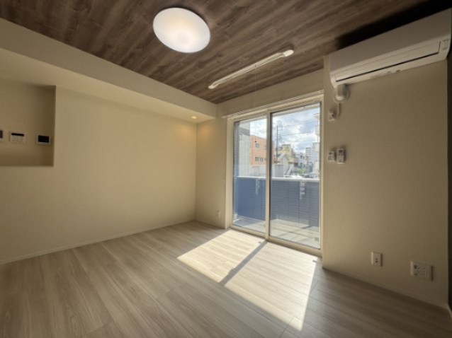 居室・リビング　同社施工の同型モデルになります。