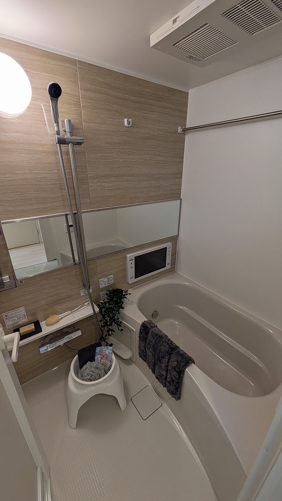 バス・シャワールーム　お風呂モニターめっちゃ大きい