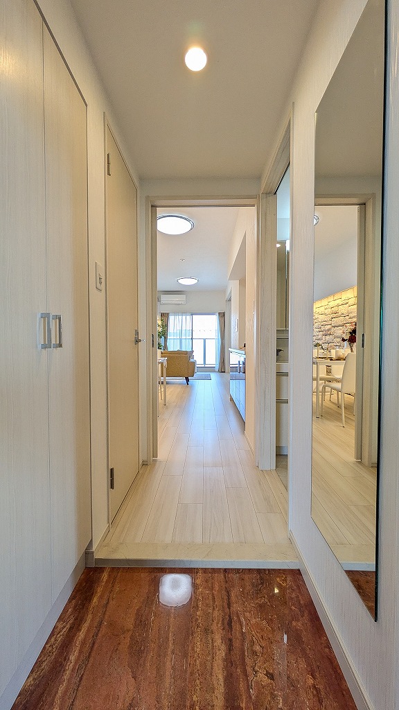 玄関　モデルルームです