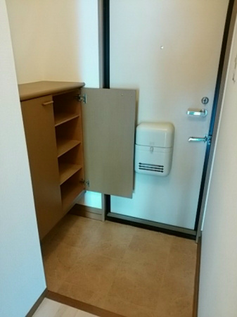 玄関　写真は別室