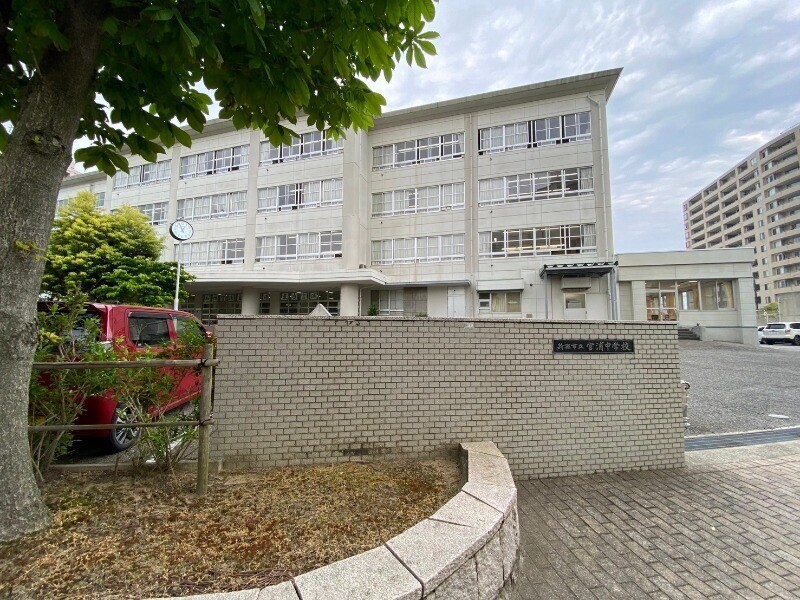 中学校　新潟市立宮浦中学校（中学校）まで615m