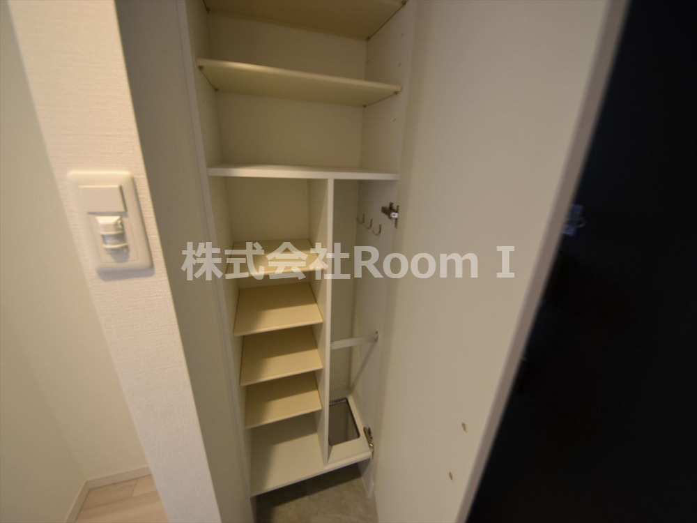 玄関　収納もある玄関です