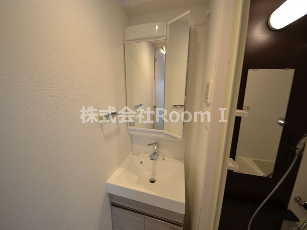 洗面設備　スペースが確保できる洗面所です