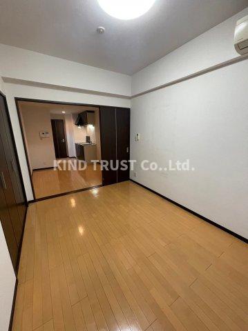 居室・リビング　こちらの居間で趣味の時間をお楽しみください