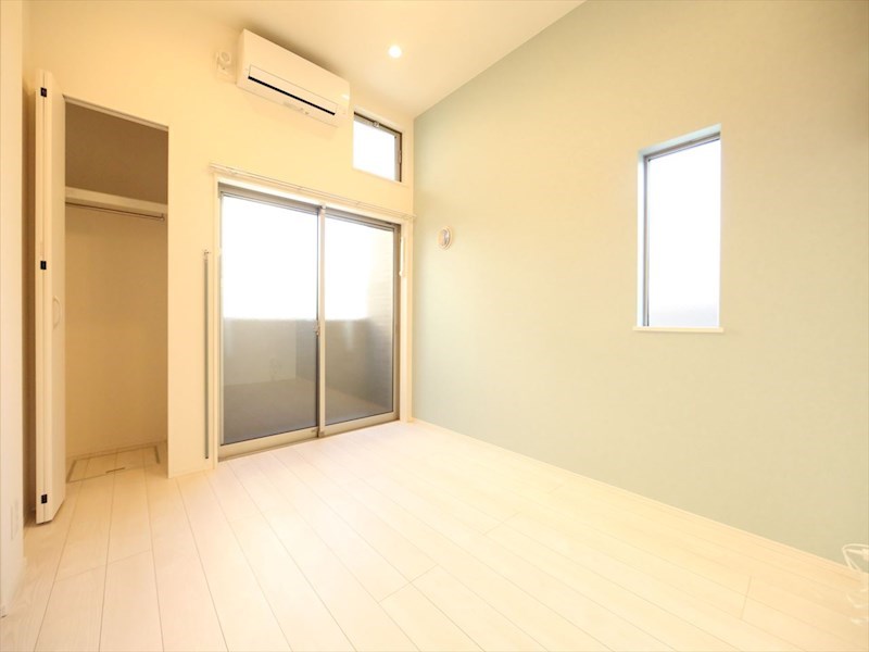 居室・リビング　洋室6.5帖　ロフト5.7帖（収納にも使えます）　同仕様写真