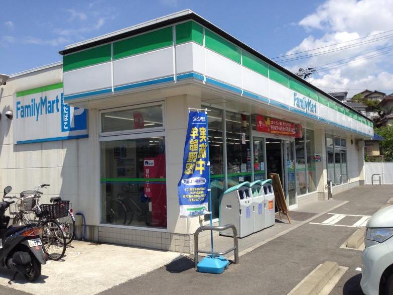 コンビニ　ファミリーマート戸坂大上店（コンビニ）まで218m