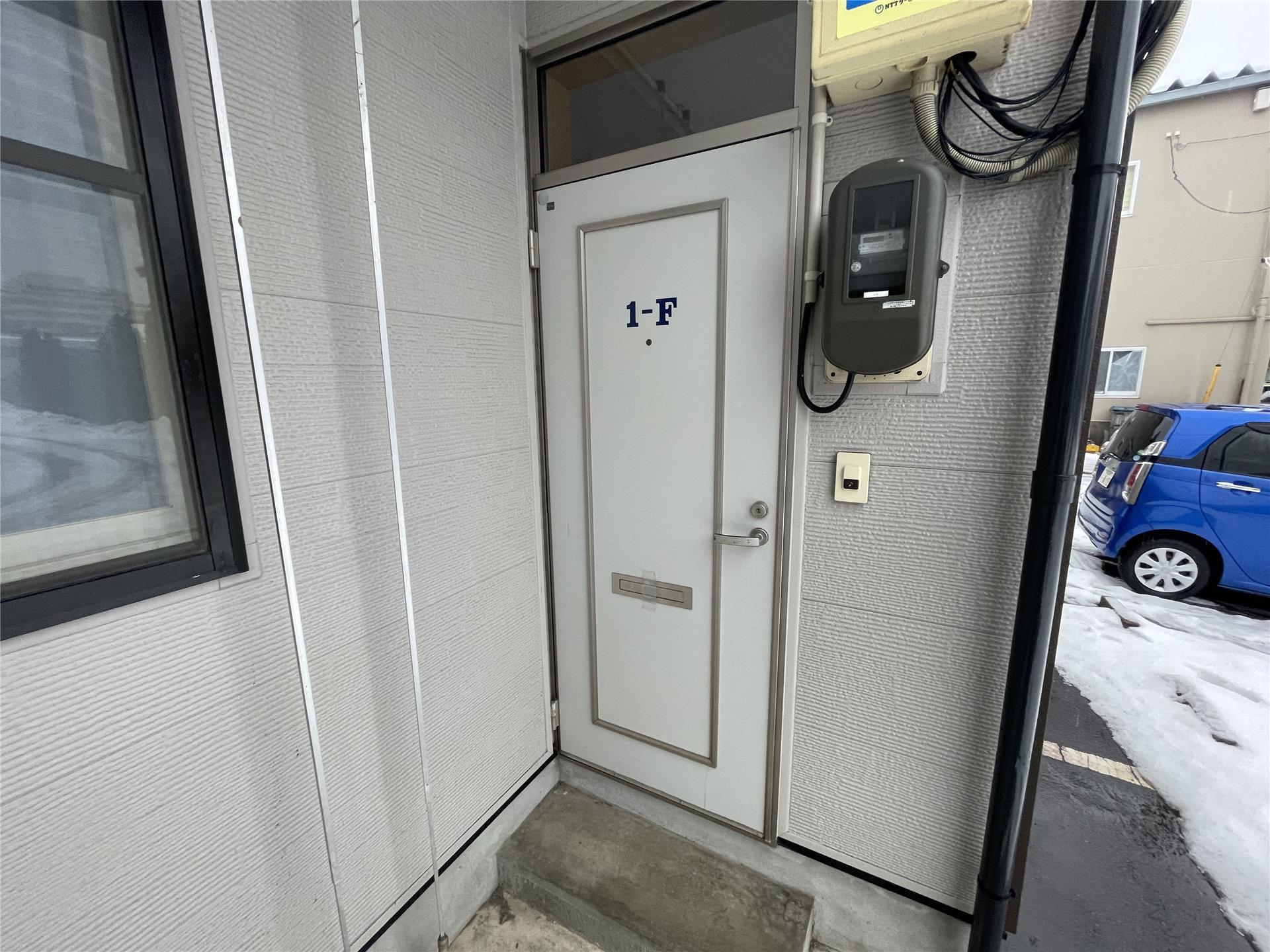 エントランス　玄関外