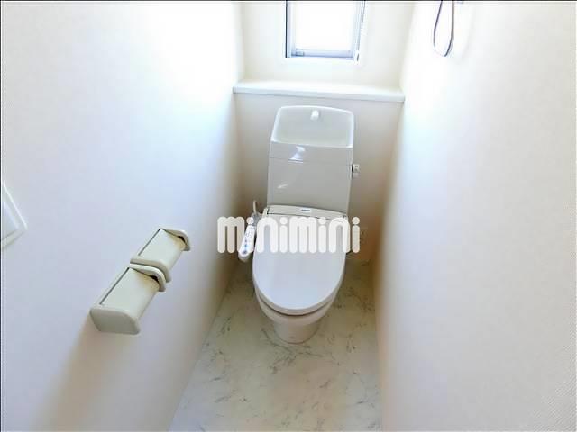 トイレ　温水洗浄機能付きのトイレです。