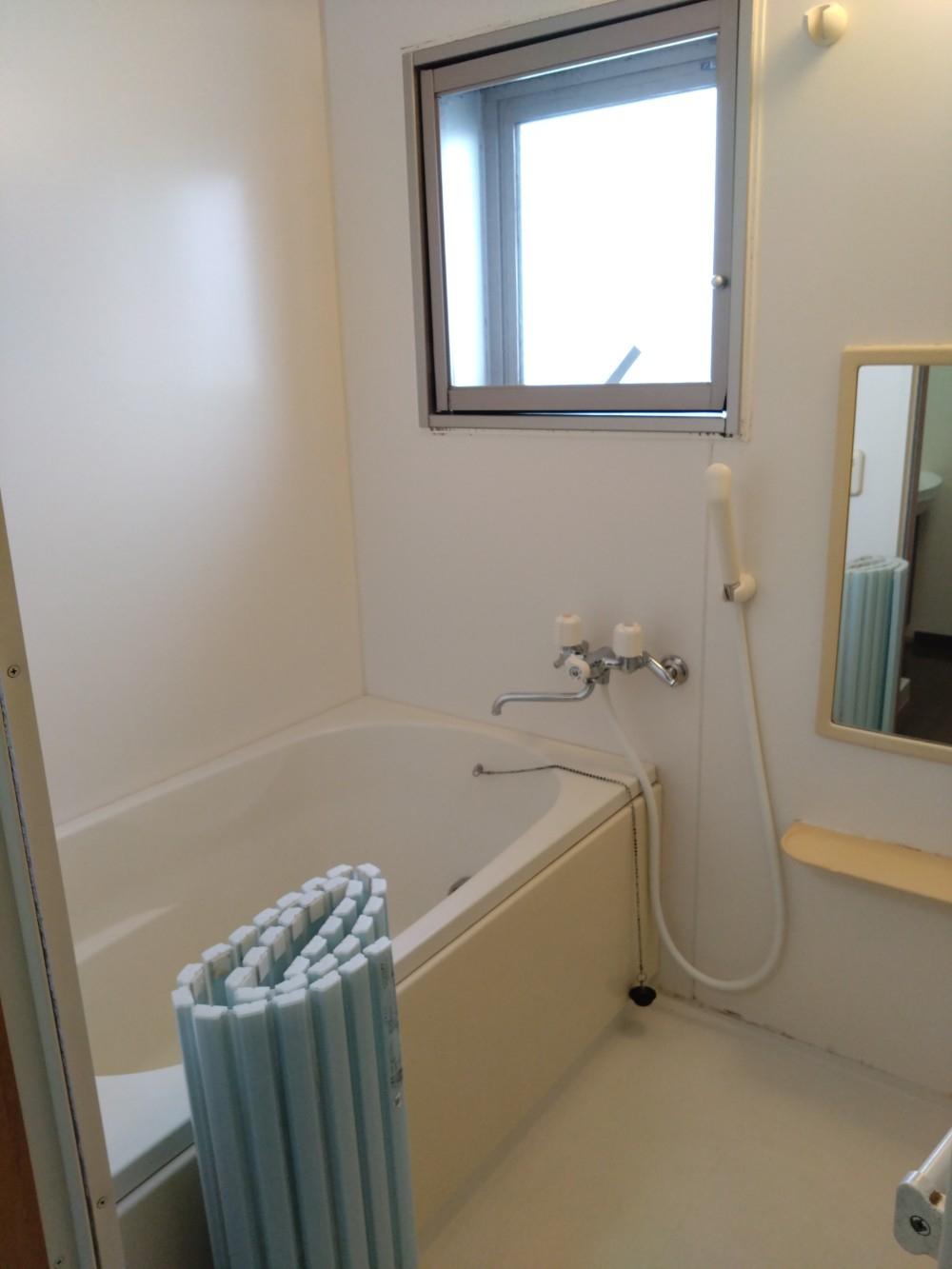 バス・シャワールーム　広々バスルーム