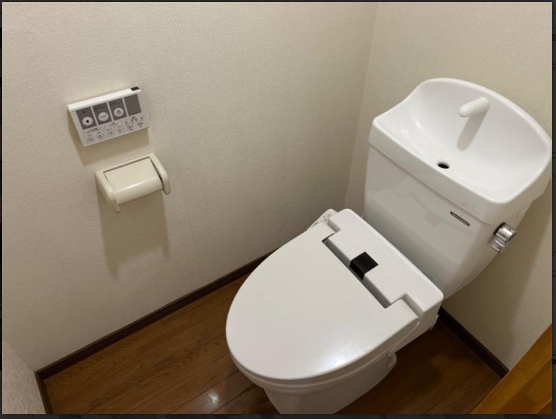 トイレ　温水洗浄便座付き