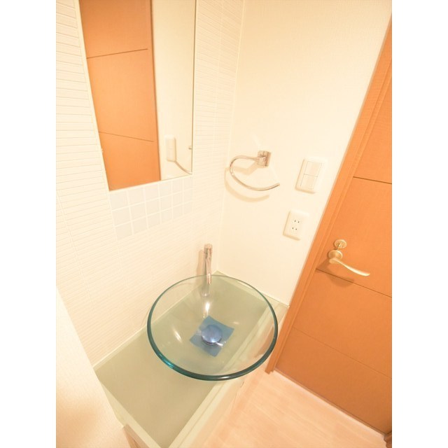 洗面設備　ゆったりとスペースのある洗面所