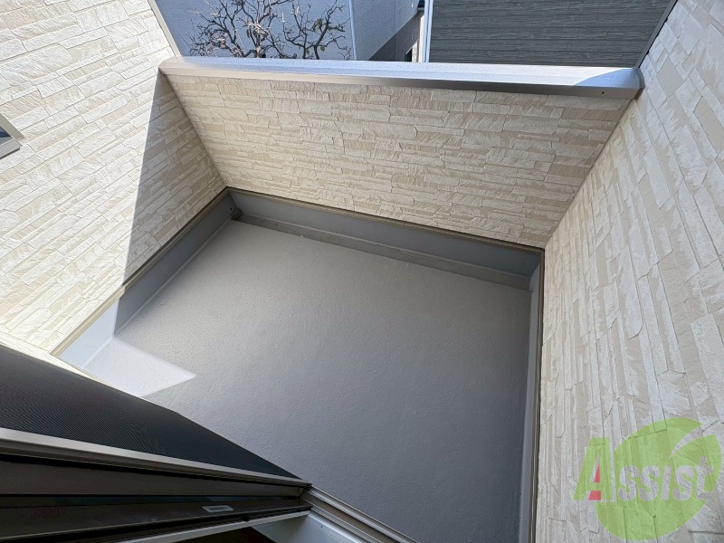 バルコニー　バルコニーです。広々としており、天気の良い日は最高ですね。