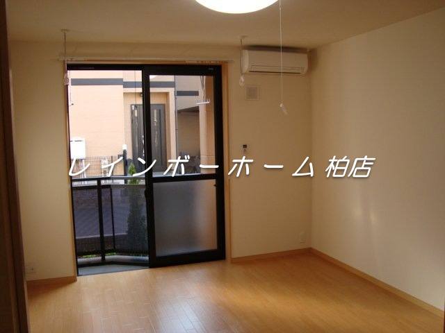 その他部屋・スペース　広くて明るい寝室