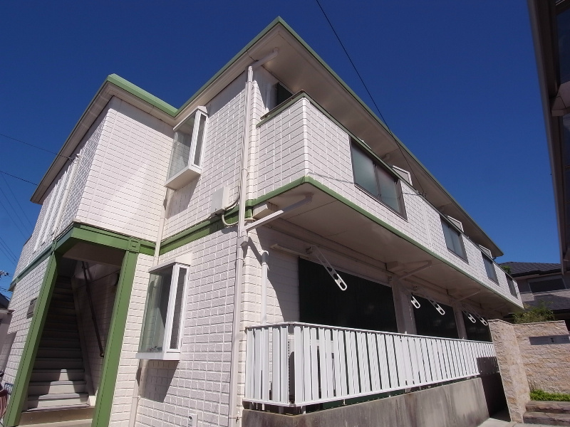 建物外観　外壁改装中