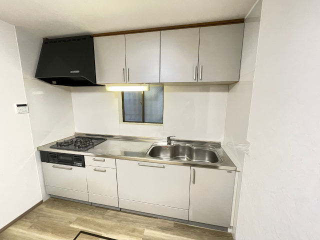 キッチン　収納が多いシステムキッチンです