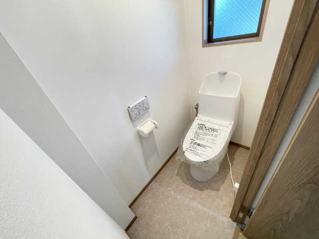 トイレ　温水洗浄便座付きのトイレです