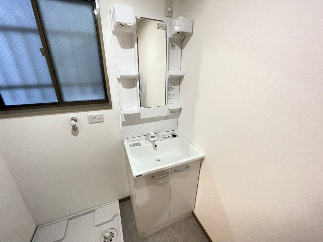 洗面設備　独立洗面台付きです