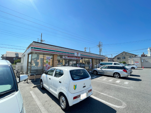 コンビニ　セブンイレブン（コンビニ）まで300m