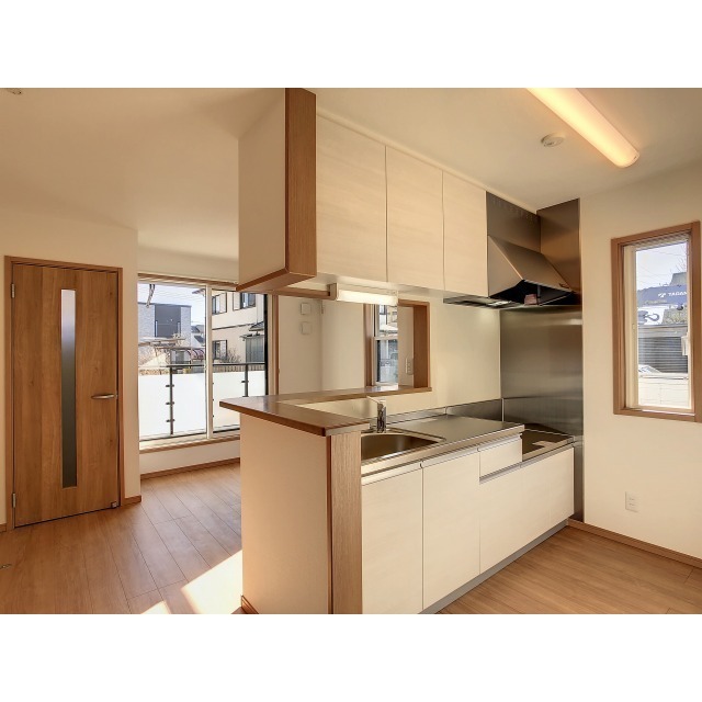 キッチン　２．１ｍ幅のゆとりある対面式キッチン