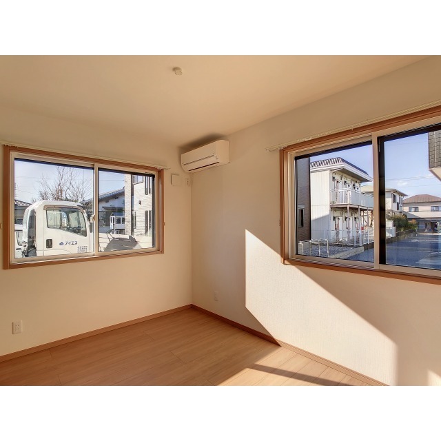 その他部屋・スペース　洋室も２面採光で明るいお部屋です