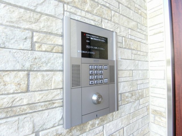 エントランス　落ち着いたエントランスです