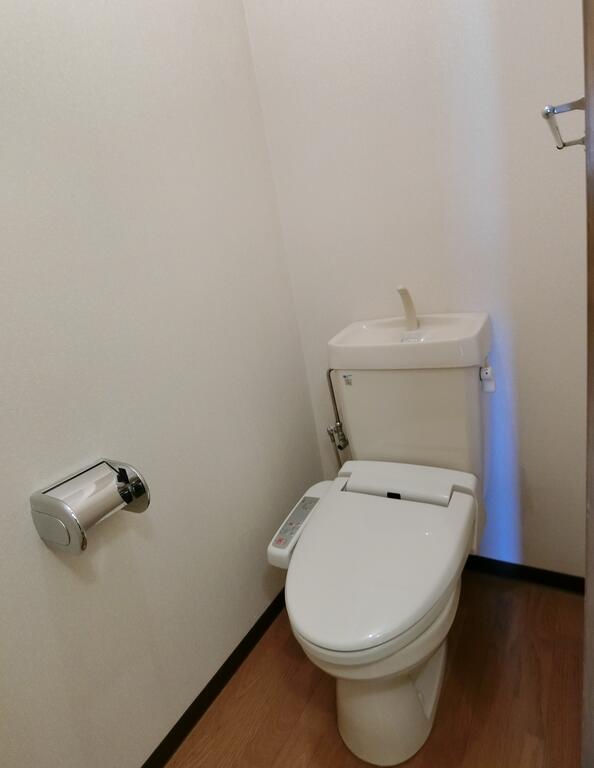 トイレ　温水洗浄便座付き