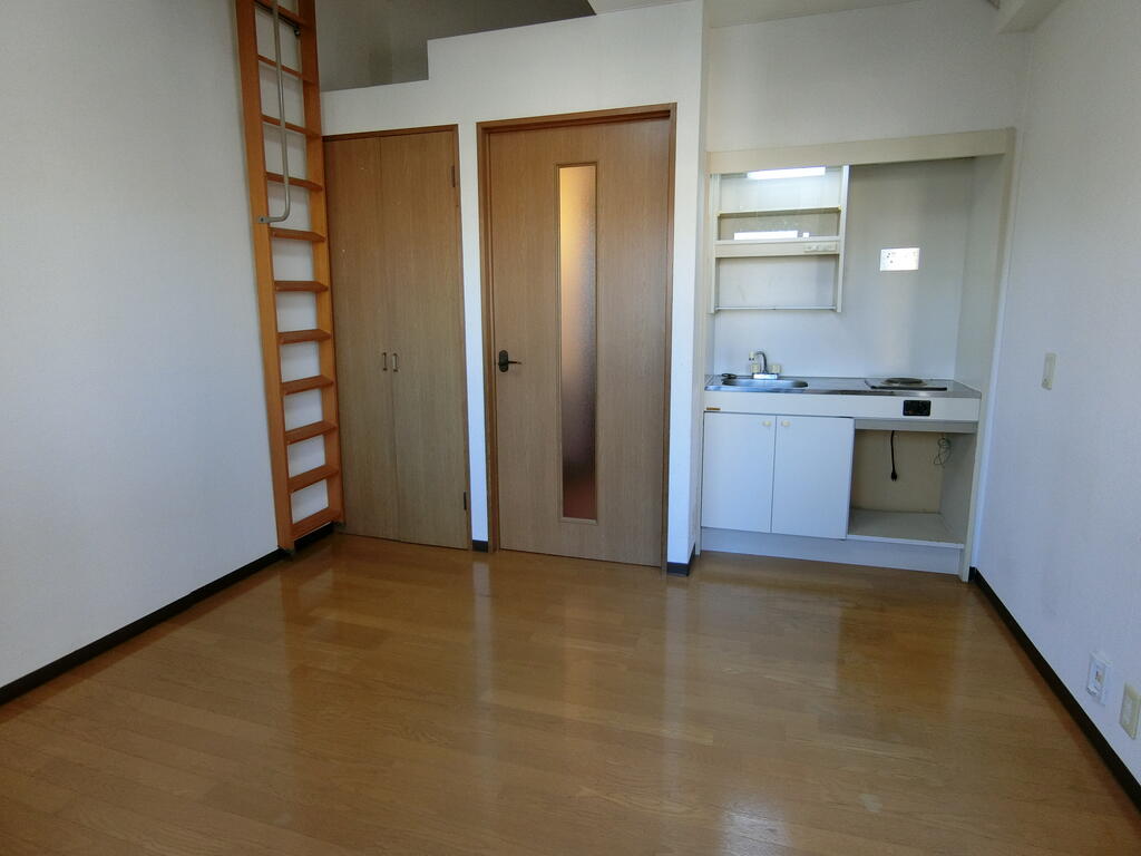 その他部屋・スペース　小窓・ロフト付き