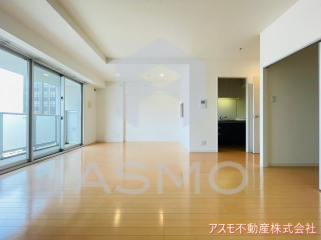 居室・リビング　同マンション別部屋参考写真