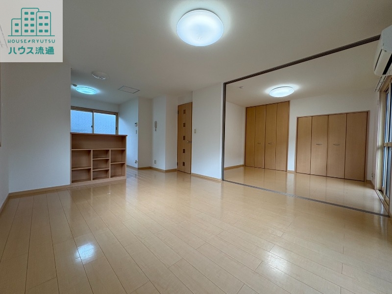 居室・リビング　※反転タイプのお部屋です