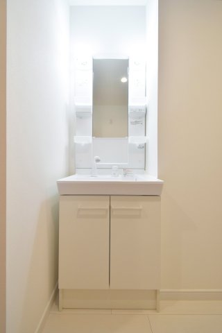 洗面設備　スペースが確保できる洗面所です