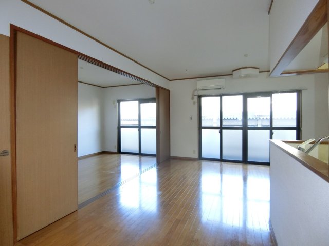 居室・リビング　広いリビングです☆