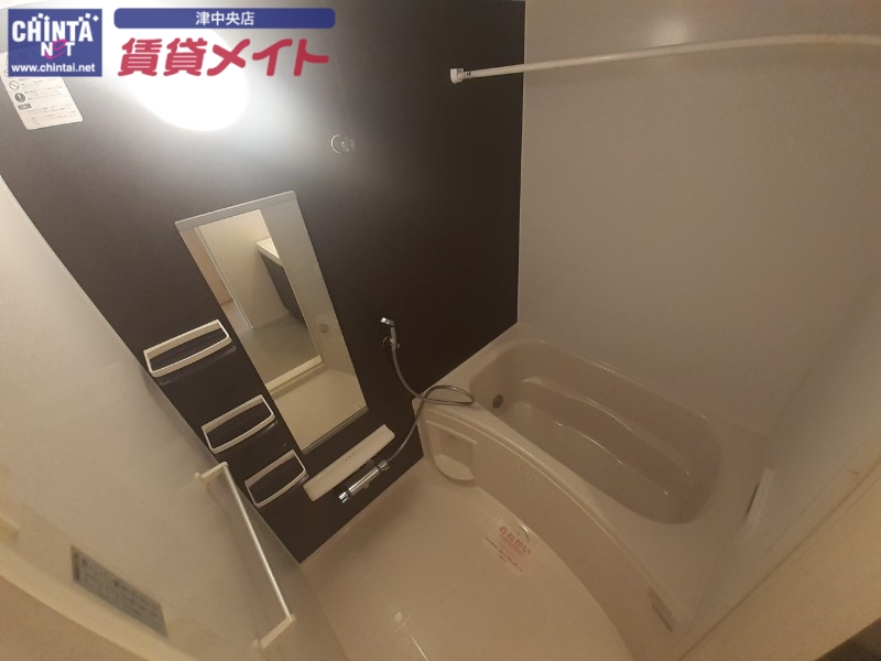 バス・シャワールーム　同型反転タイプです。