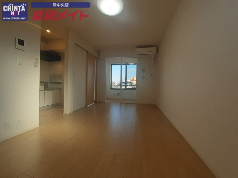 居室・リビング　同型反転タイプです。